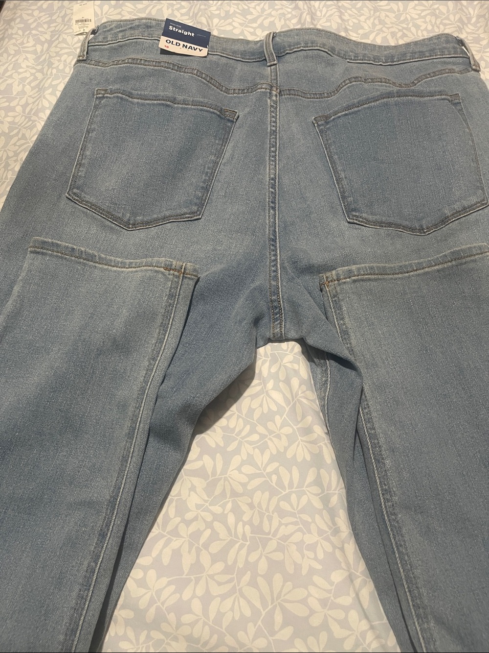 Old Navy Women’s Light Wash  High rise straight Jeans - Picture 4 of 7